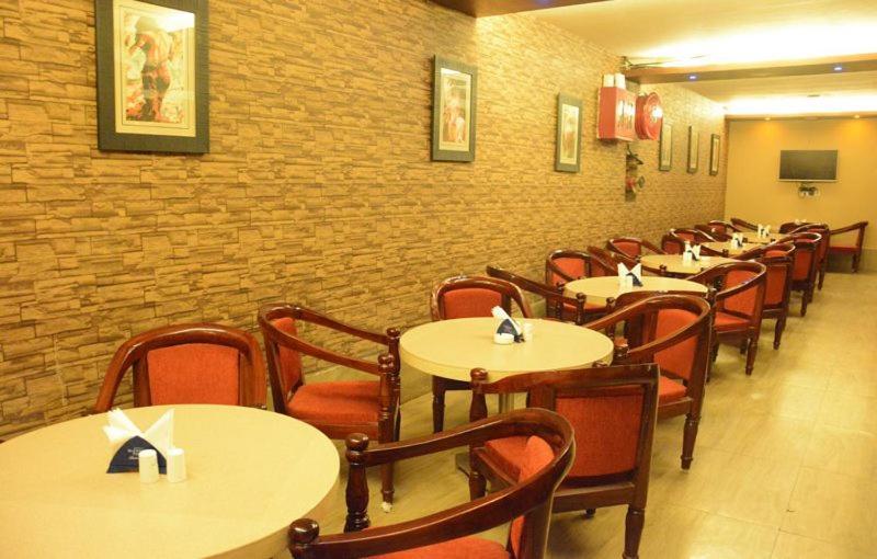 Hotel Eden Roc Bhubaneswar Ngoại thất bức ảnh